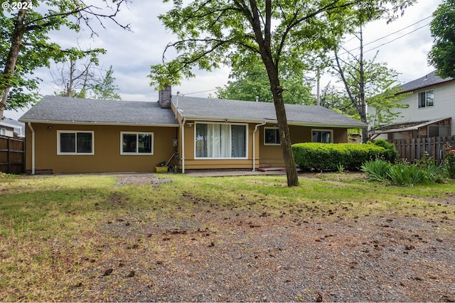 view of front of home featuring a front yard