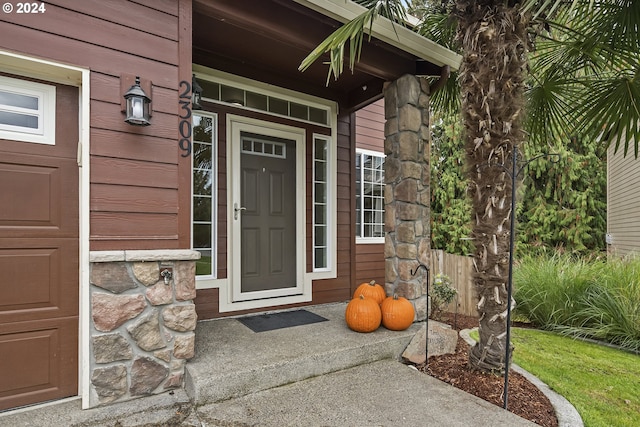 doorway to property featuring covered porch