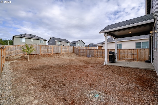 view of yard featuring a patio area