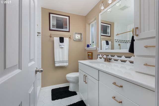 full bath featuring vanity, visible vents, baseboards, a shower, and toilet