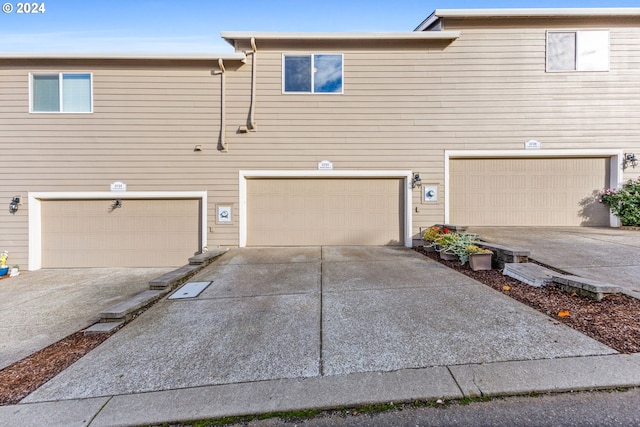 view of front facade with a garage