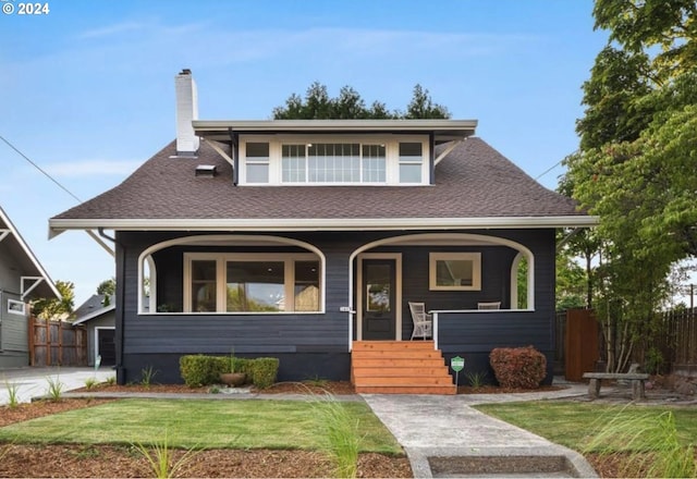 view of front facade featuring covered porch and a front lawn