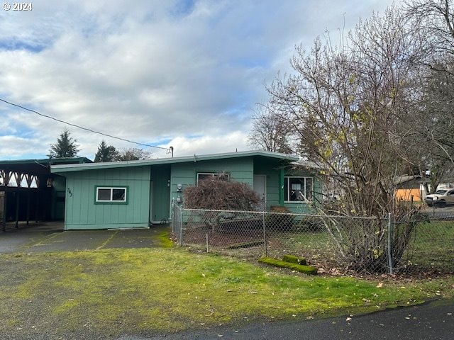 view of front of property with a carport and a front yard