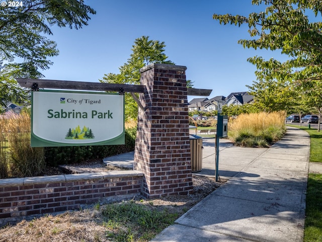 view of community / neighborhood sign