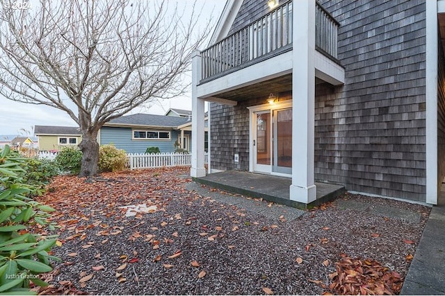 285 23rd St, Astoria, OR 97103 - property entrance featuring a balcony