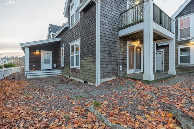 285 23rd St, Astoria, OR 97103 - property entrance with a balcony