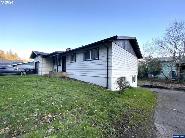 view of front of property with a front yard