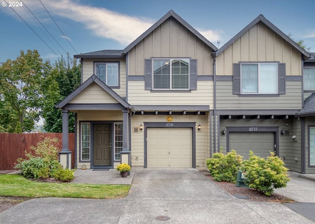 view of front facade featuring a garage