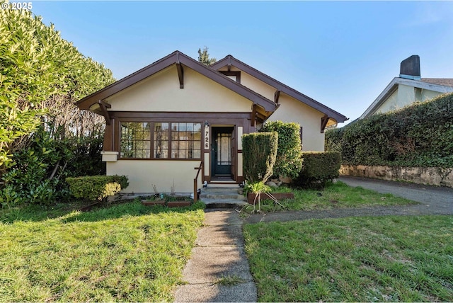 view of front of property with a front lawn