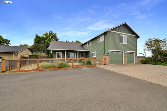 view of front property featuring a garage