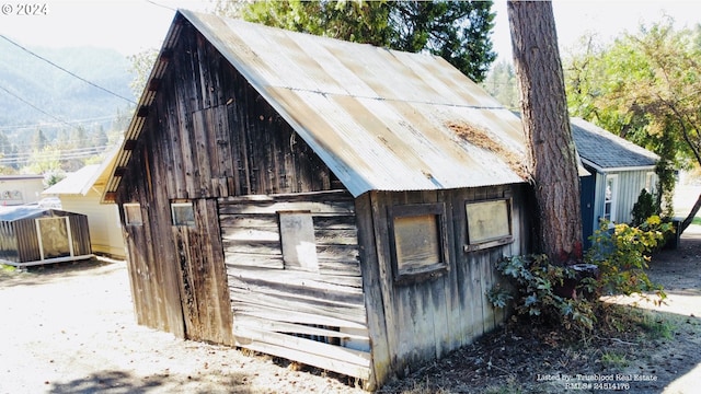 view of outbuilding