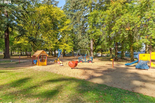 4310 NE 33rd Ave, Portland, OR 97211 - community play area with a lawn