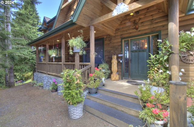 entrance to property featuring covered porch