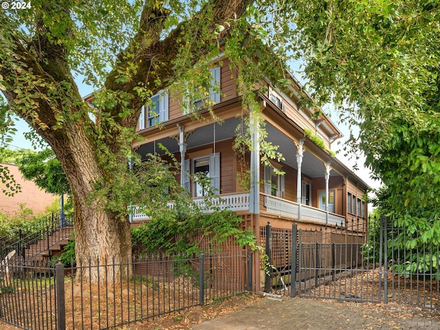 view of front of property featuring a porch