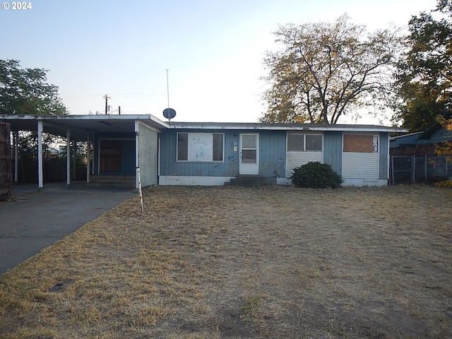 view of front facade with a carport