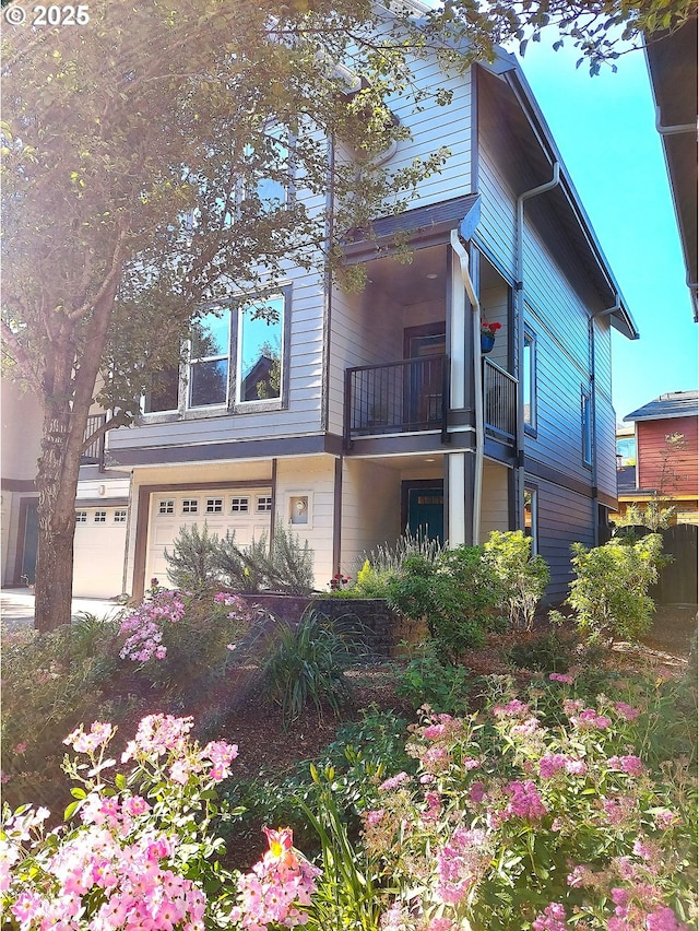 1163 NE 5th St, Gresham, OR 97030 - view of side of home featuring a garage and a balcony
