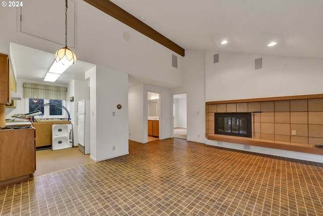 92932 Paschelke Rd, Marcola, OR 97454 - kitchen with freestanding refrigerator, open floor plan, recessed lighting, hanging light fixtures, and under cabinet range hood