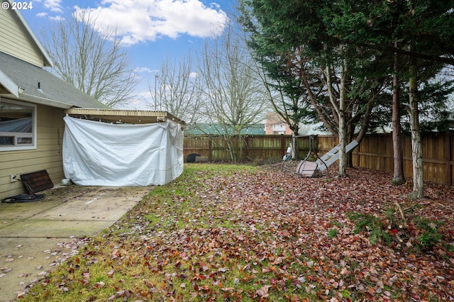 view of yard featuring a patio area