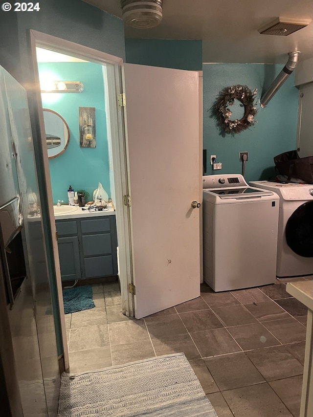 laundry area featuring sink and washer and dryer