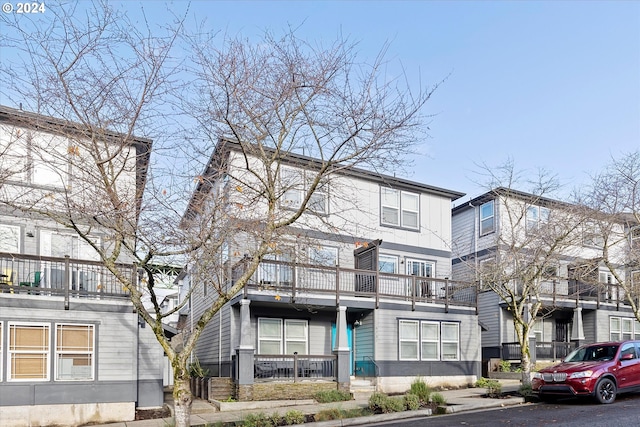 view of front of property with a balcony