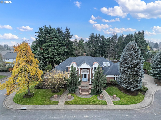 view of front of house featuring a front yard