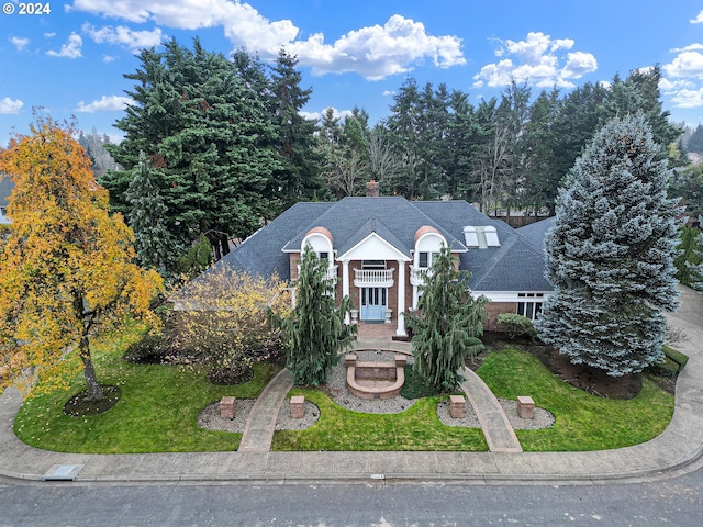 view of front of house featuring a front yard