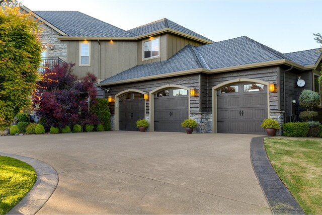 view of front of house featuring a garage