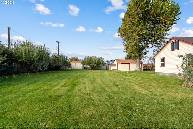 view of yard featuring an outbuilding and a garage