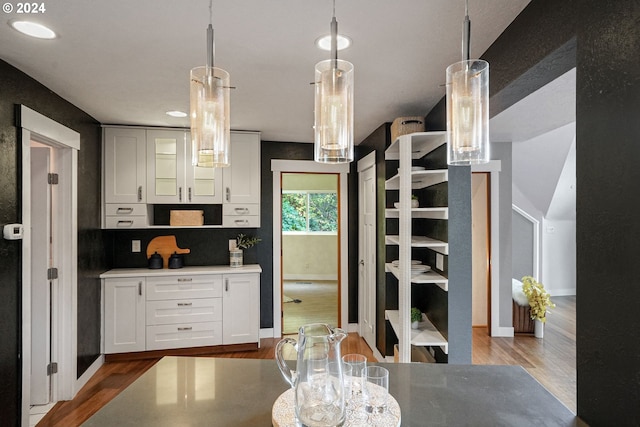 7184 Battle Creek Rd, Salem, OR 97317 - kitchen featuring dark wood-style flooring, white cabinets, hanging light fixtures, and recessed lighting