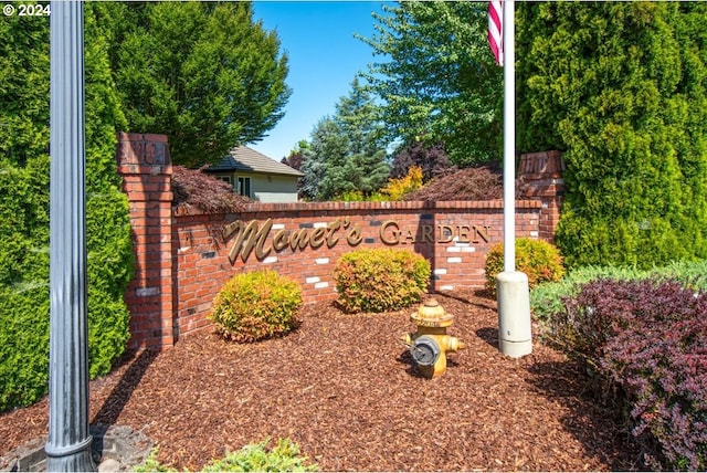 view of community / neighborhood sign