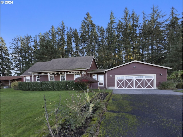 view of front facade featuring a front yard