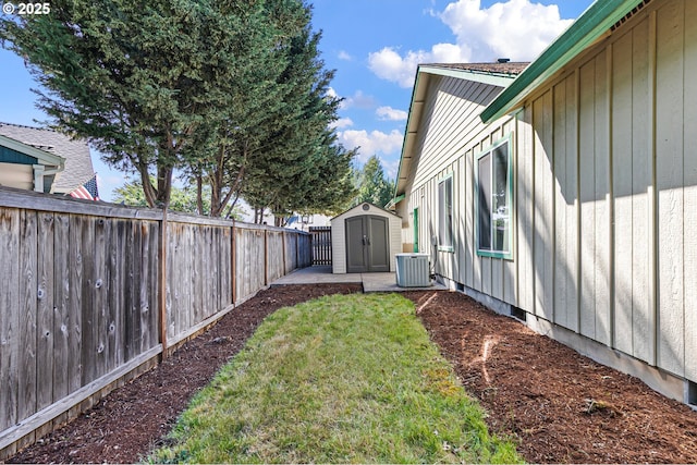 1157 Yew St, Junction City, OR 97448 - view of yard with cooling unit and a patio area