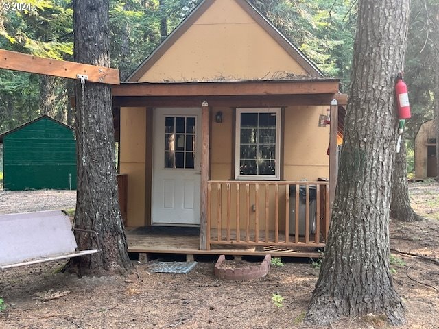 view of outbuilding