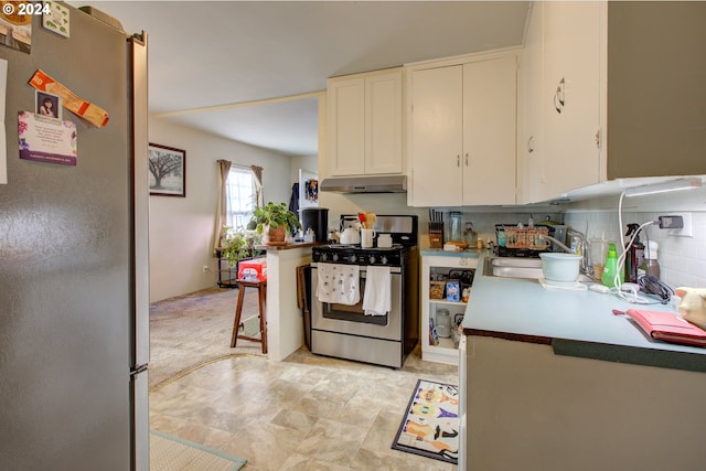 kitchen with sink, tasteful backsplash, appliances with stainless steel finishes, kitchen peninsula, and white cabinets