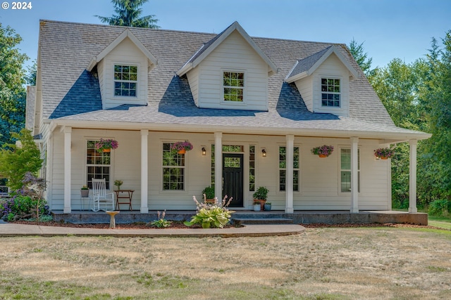 view of front of house featuring a front lawn and covered porch