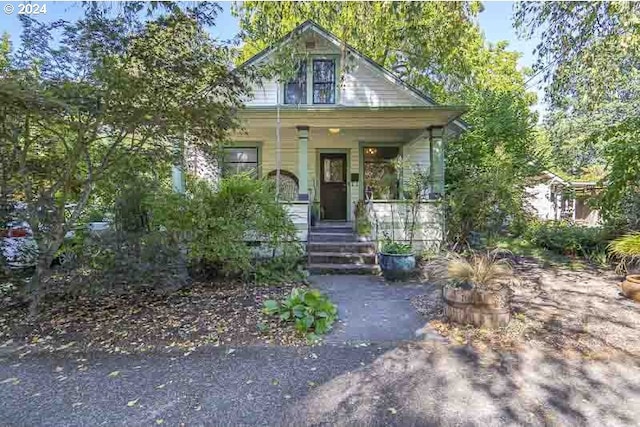 view of front of house featuring covered porch