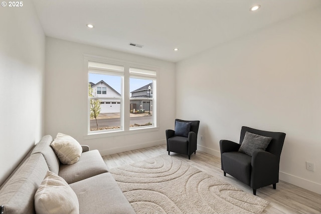 4116 S 16th Way, Ridgefield, WA 98642 - living area featuring light wood-style flooring, baseboards, and recessed lighting