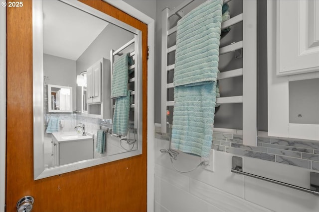 bathroom with vanity and decorative backsplash