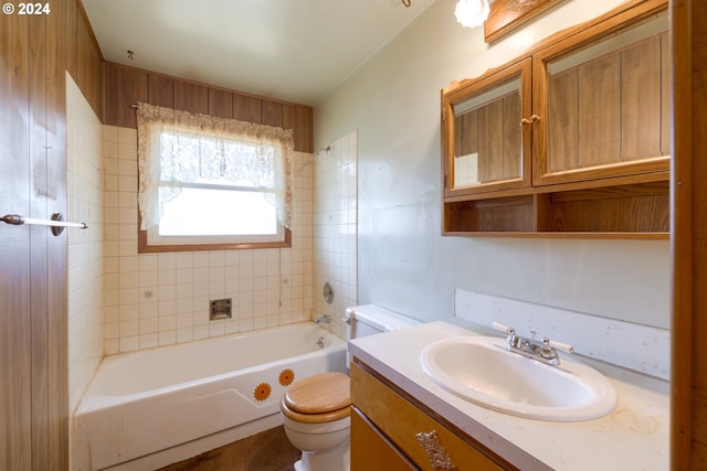 bathroom with toilet, vanity, and a washtub