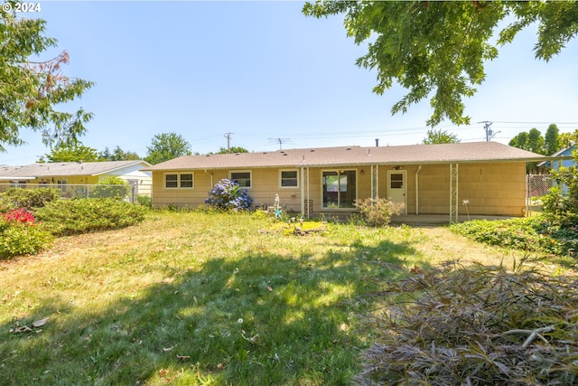 back of house featuring a lawn