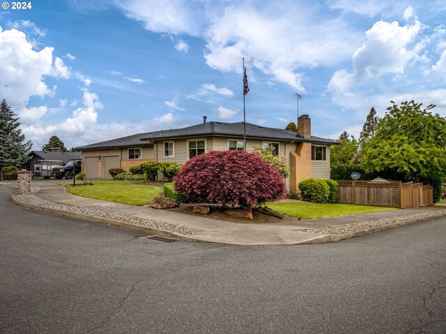 single story home with a front lawn