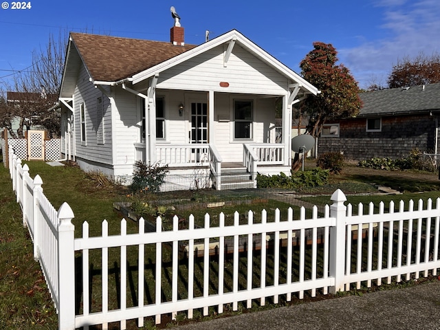 view of front of property featuring a porch