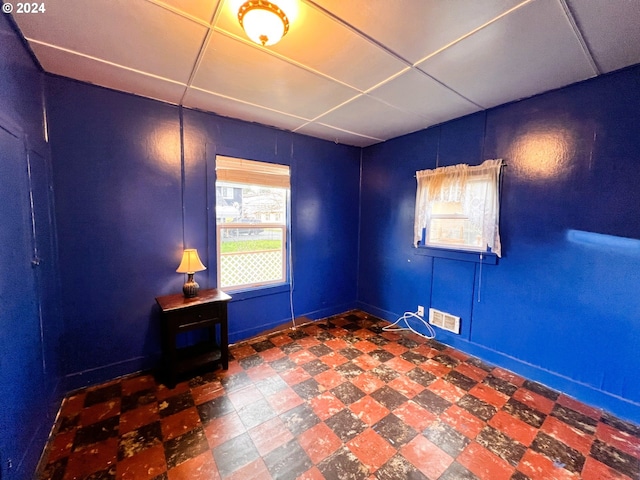 empty room featuring a drop ceiling