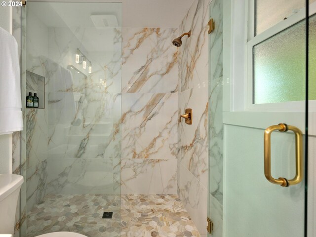818 Ash St, Lake Oswego, OR 97034 - bathroom featuring toilet, a marble finish shower, and plenty of natural light