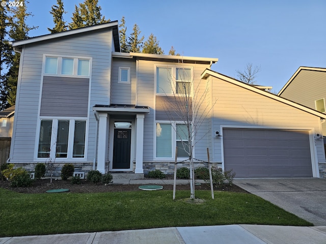 view of front of home featuring a front yard and a garage