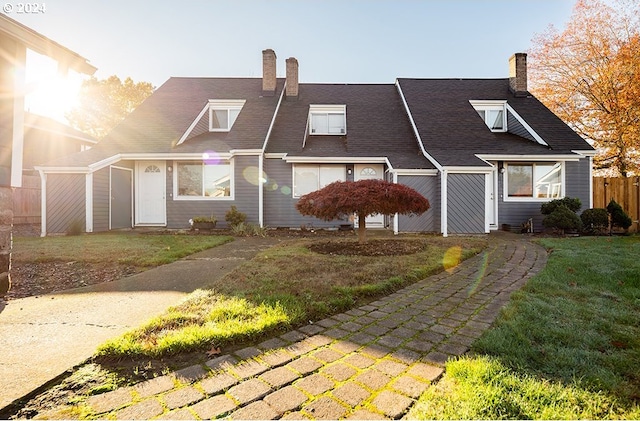 view of front of house featuring a front yard