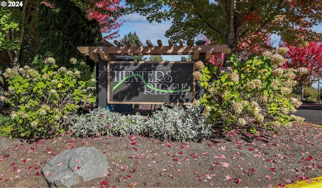 view of community / neighborhood sign