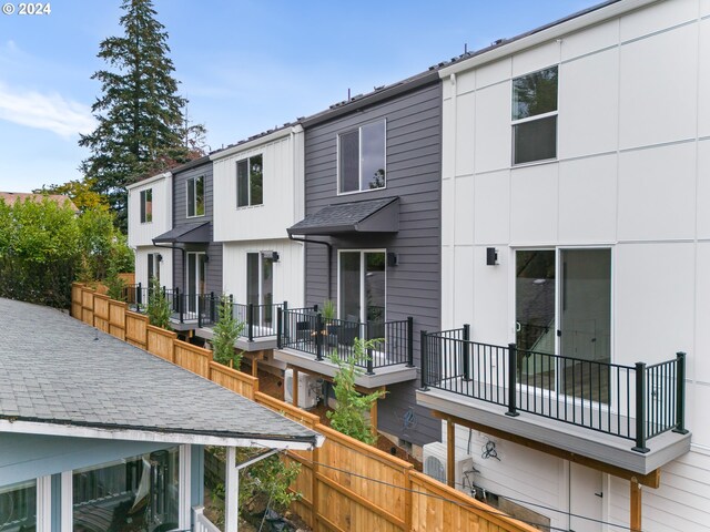 758 NE 91st Ave Unit 1, Portland, OR 97220 - rear view of property featuring fence