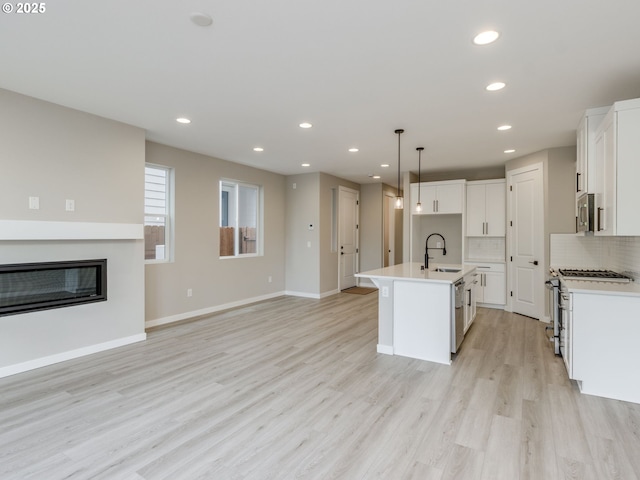 838 NW 178th Way, Ridgefield, WA 98642 - kitchen featuring stainless steel appliances, a sink, recessed lighting, light wood-style floors, and decorative backsplash
