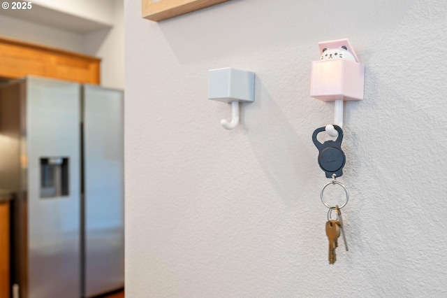 room details with stainless steel fridge with ice dispenser